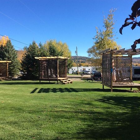 Robert'S Roost Rv Park Resort Quesnel Bagian luar foto
