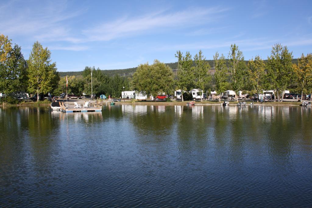 Robert'S Roost Rv Park Resort Quesnel Bagian luar foto