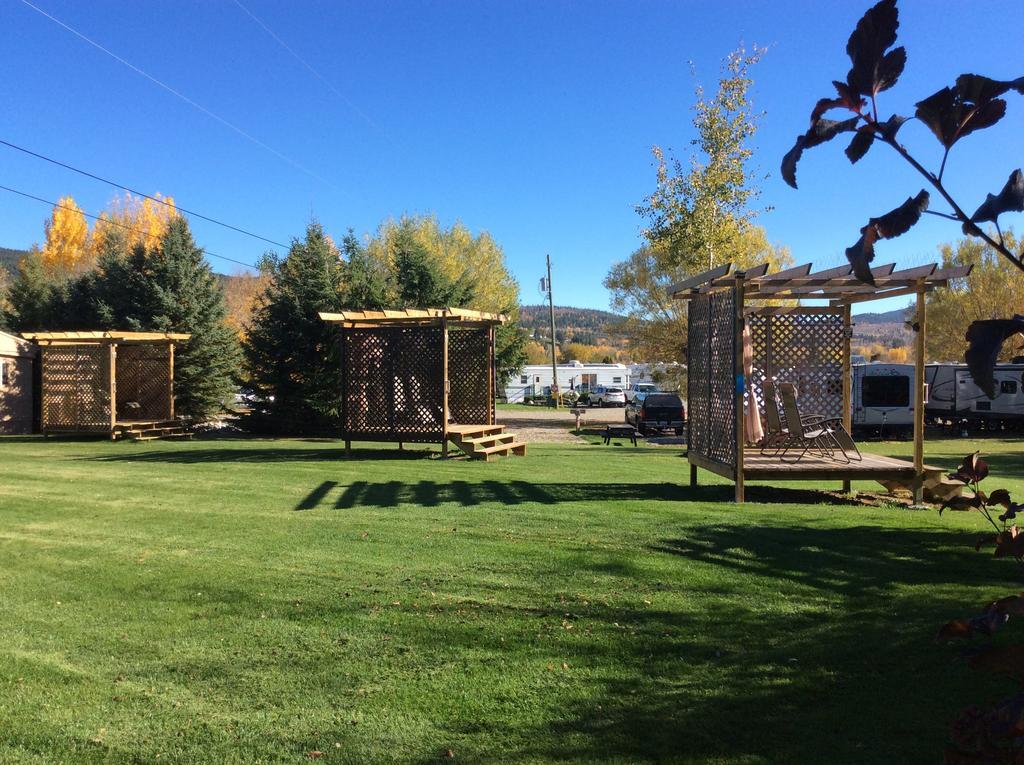 Robert'S Roost Rv Park Resort Quesnel Bagian luar foto