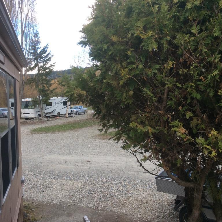 Robert'S Roost Rv Park Resort Quesnel Bagian luar foto